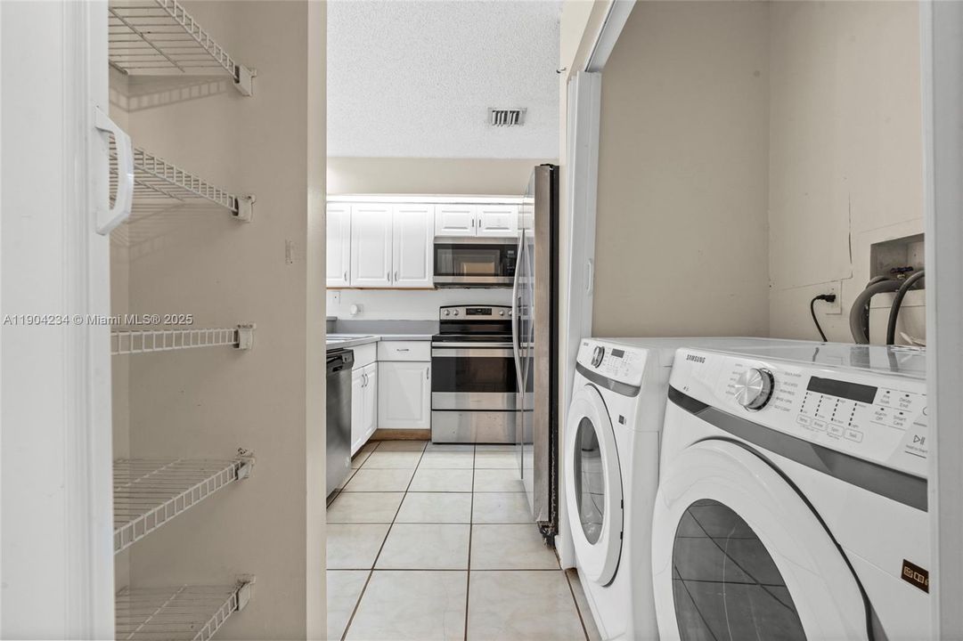 На продажу: $282,000 (2 спален, 2 ванн, 1186 Квадратных фут)