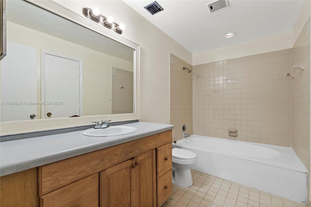 На продажу: $282,000 (2 спален, 2 ванн, 1186 Квадратных фут)