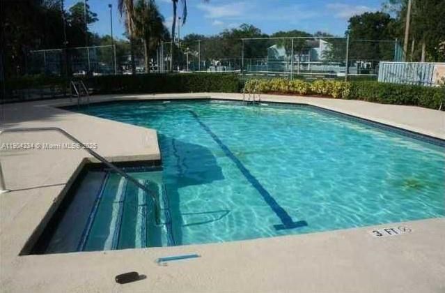 На продажу: $282,000 (2 спален, 2 ванн, 1186 Квадратных фут)