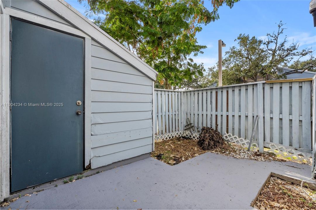 На продажу: $282,000 (2 спален, 2 ванн, 1186 Квадратных фут)