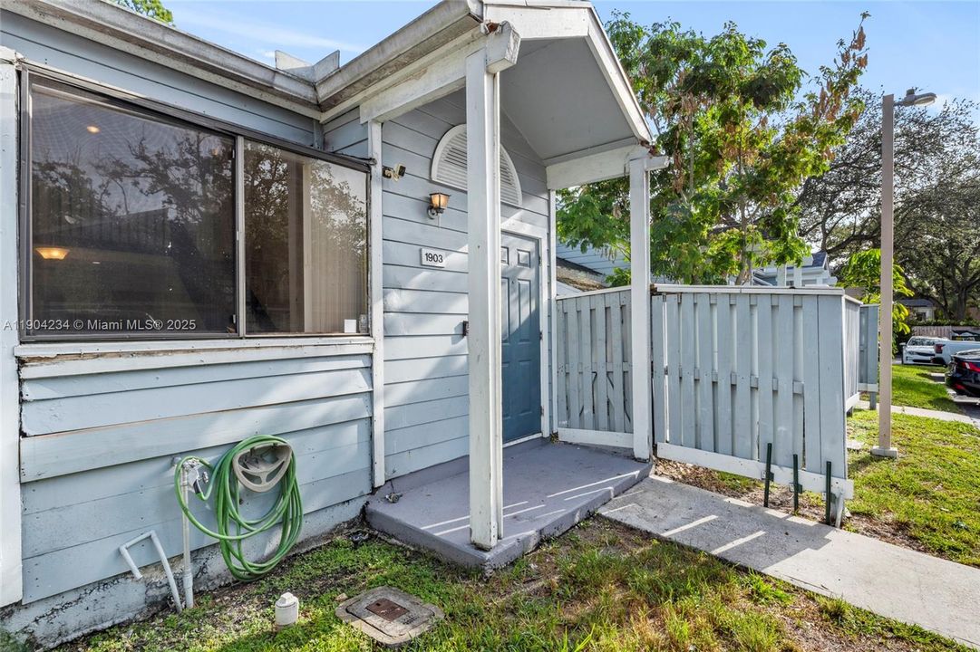 На продажу: $282,000 (2 спален, 2 ванн, 1186 Квадратных фут)