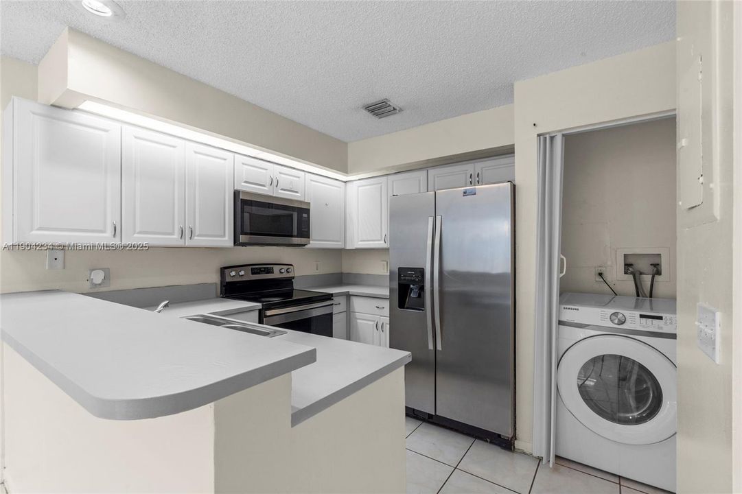 На продажу: $282,000 (2 спален, 2 ванн, 1186 Квадратных фут)