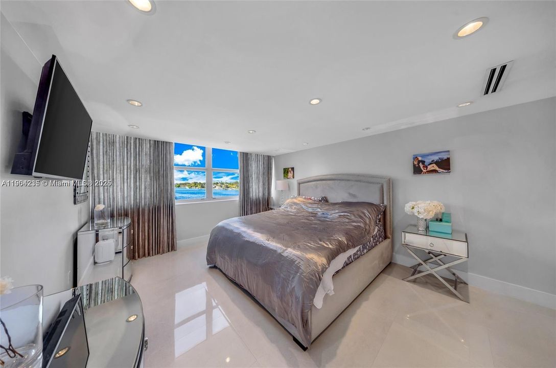 For Rent: $3,450 (1 beds, 1 baths, 840 Square Feet)