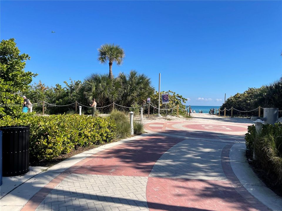 Под контрактом: $780,000 (2 спален, 2 ванн, 1005 Квадратных фут)