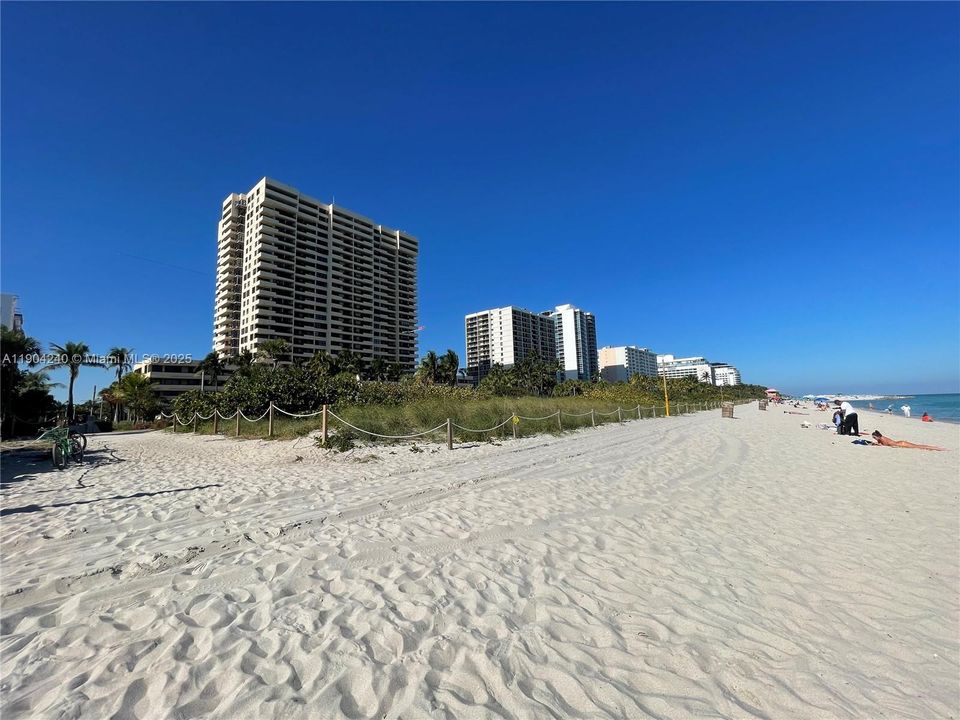 Под контрактом: $780,000 (2 спален, 2 ванн, 1005 Квадратных фут)