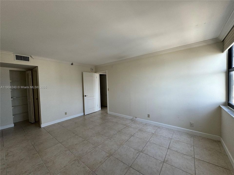 Под контрактом: $780,000 (2 спален, 2 ванн, 1005 Квадратных фут)