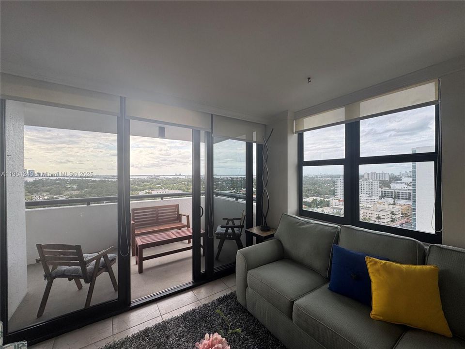 Под контрактом: $780,000 (2 спален, 2 ванн, 1005 Квадратных фут)