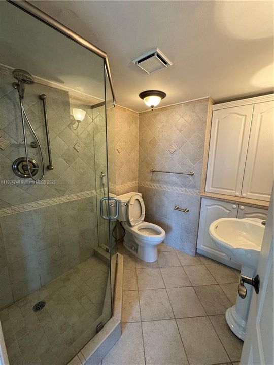 Под контрактом: $780,000 (2 спален, 2 ванн, 1005 Квадратных фут)