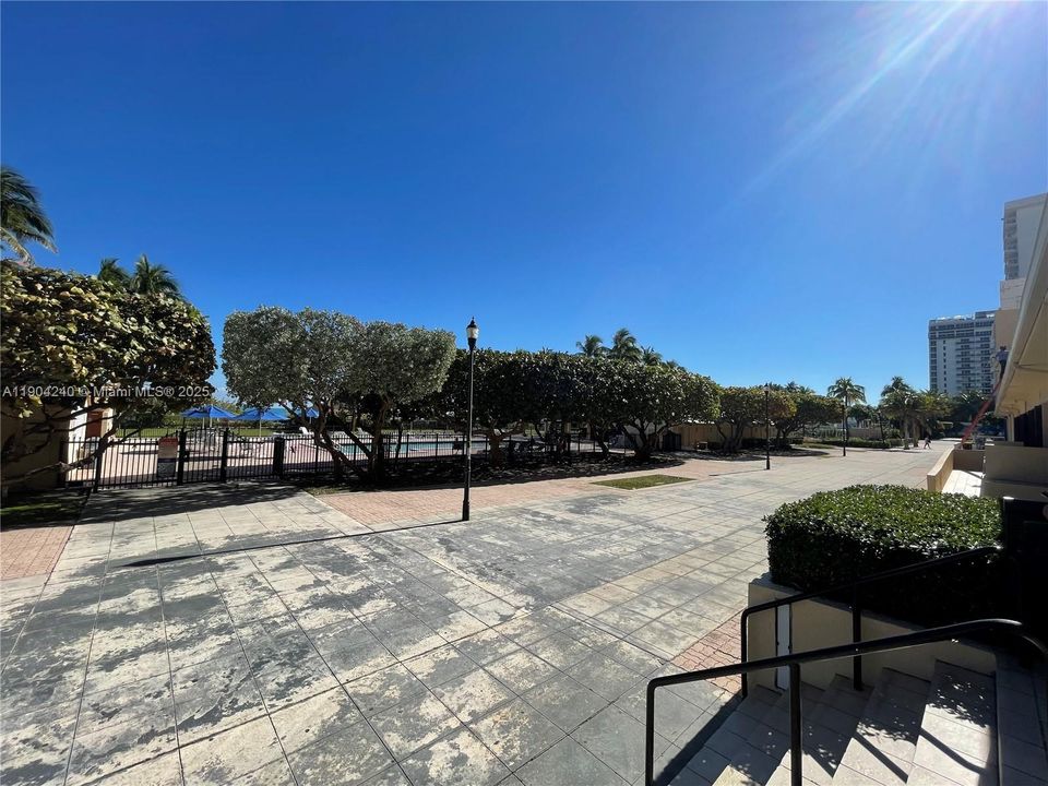 Под контрактом: $780,000 (2 спален, 2 ванн, 1005 Квадратных фут)