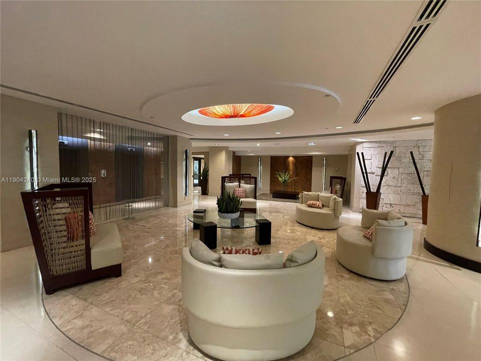 Под контрактом: $780,000 (2 спален, 2 ванн, 1005 Квадратных фут)