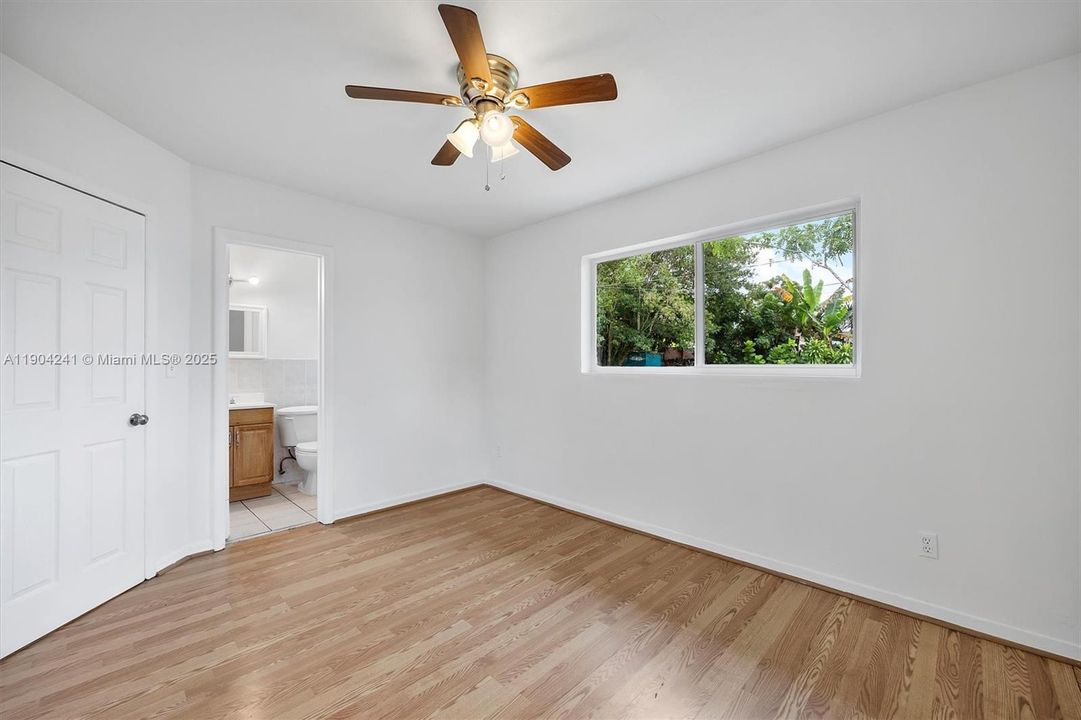 Active With Contract: $519,500 (3 beds, 2 baths, 1275 Square Feet)