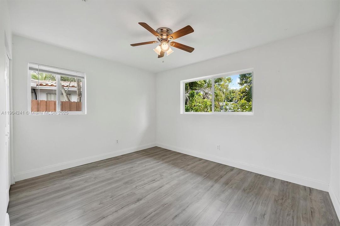 Active With Contract: $519,500 (3 beds, 2 baths, 1275 Square Feet)