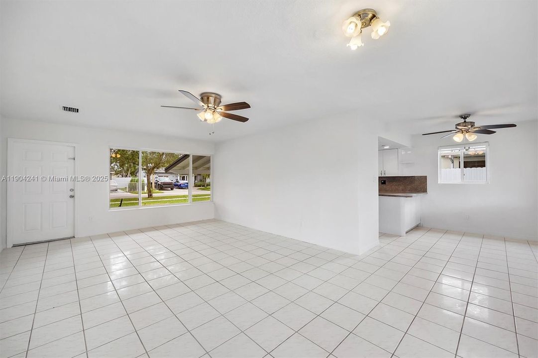 Active With Contract: $519,500 (3 beds, 2 baths, 1275 Square Feet)