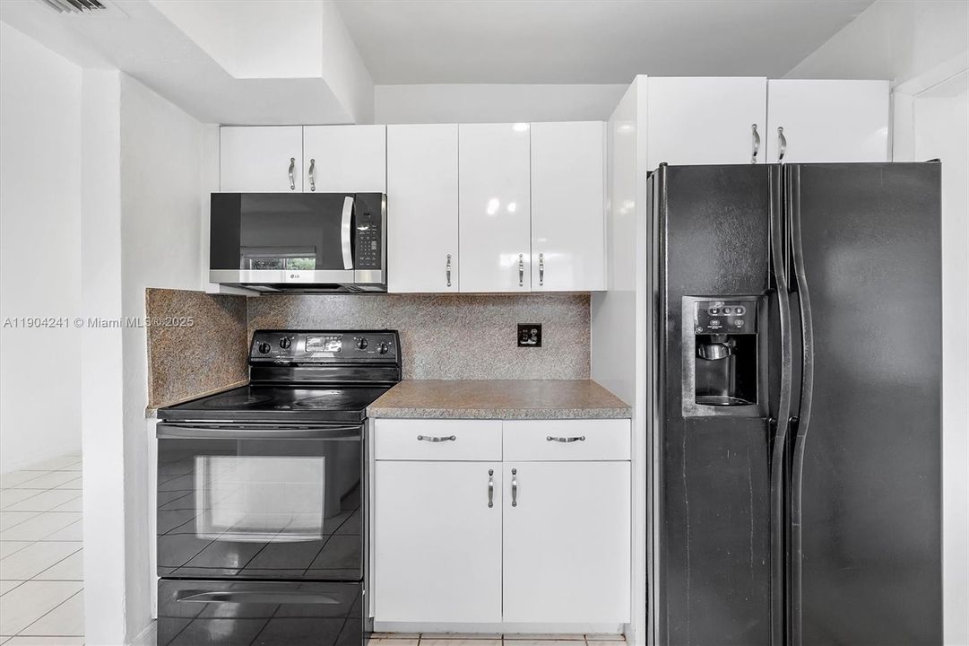 Active With Contract: $519,500 (3 beds, 2 baths, 1275 Square Feet)