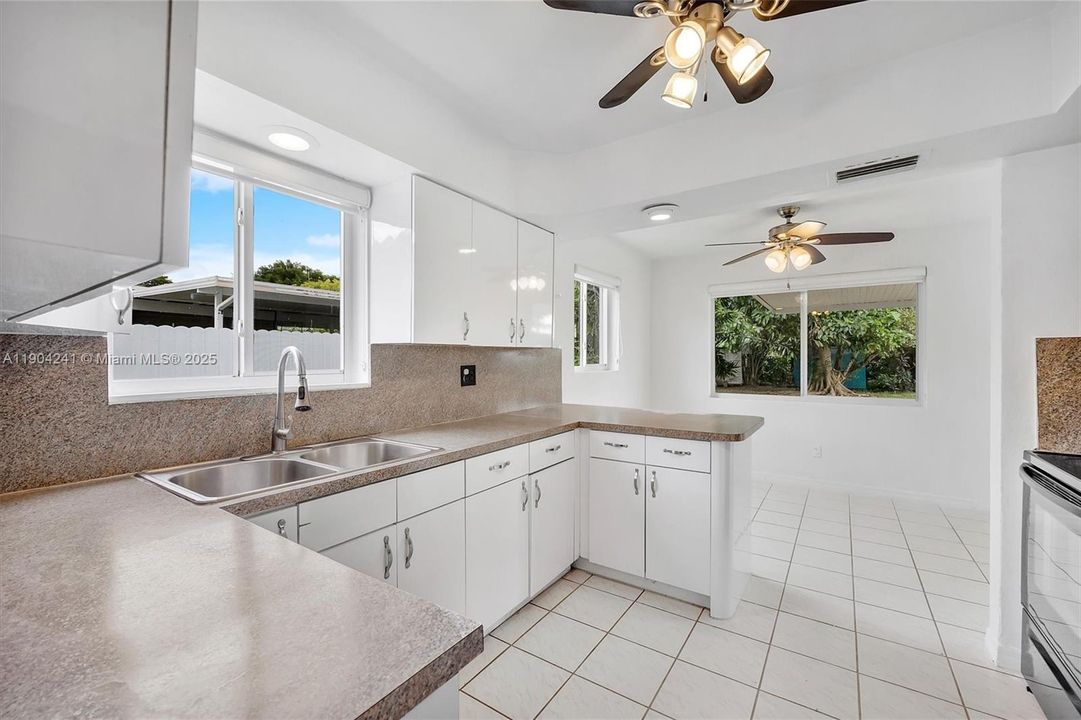 Active With Contract: $519,500 (3 beds, 2 baths, 1275 Square Feet)