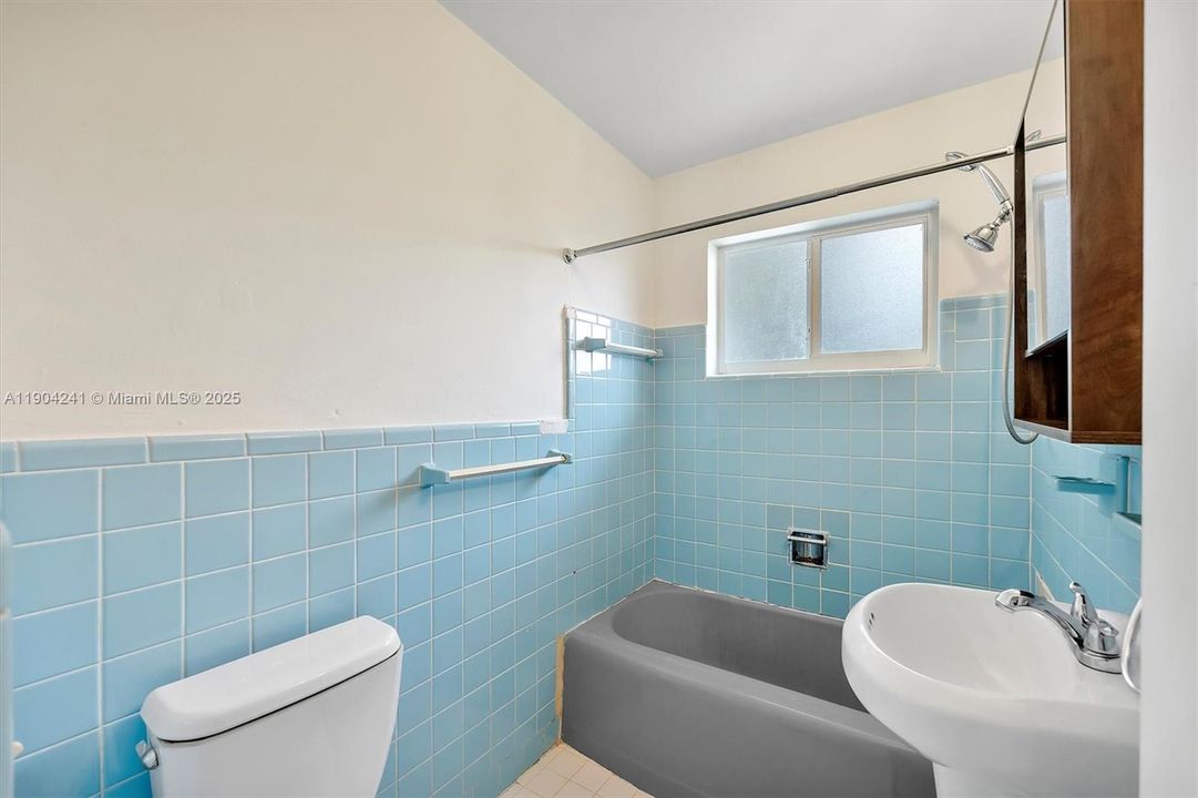 Active With Contract: $519,500 (3 beds, 2 baths, 1275 Square Feet)