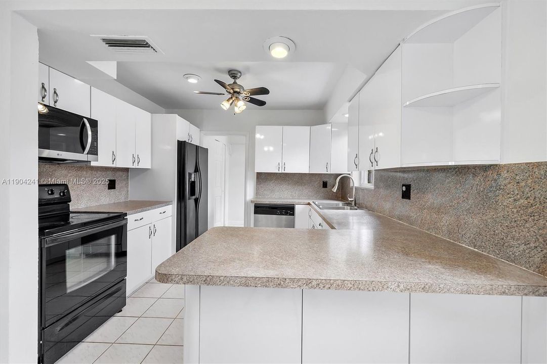 Active With Contract: $519,500 (3 beds, 2 baths, 1275 Square Feet)