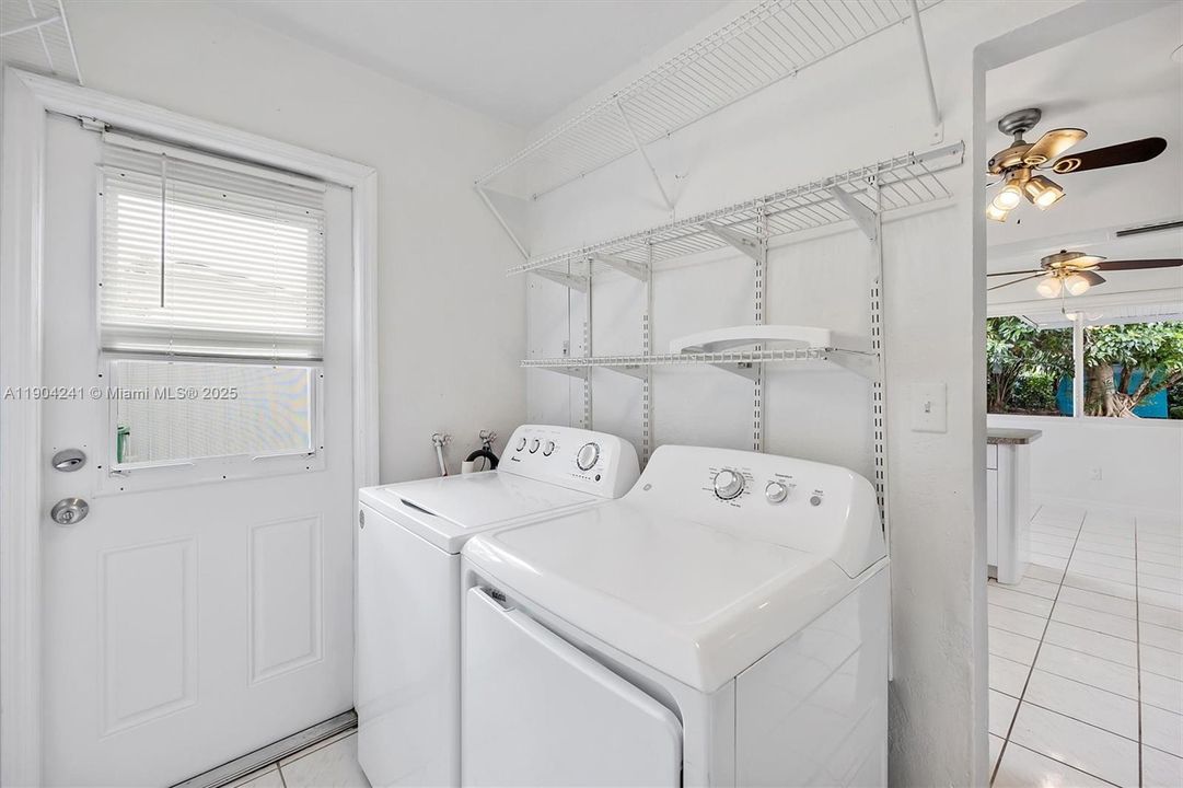 Active With Contract: $519,500 (3 beds, 2 baths, 1275 Square Feet)