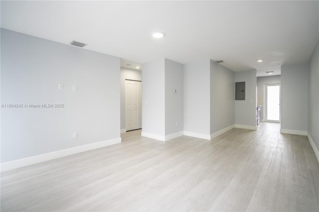 For Rent: $1,975 (1 beds, 1 baths, 610 Square Feet)