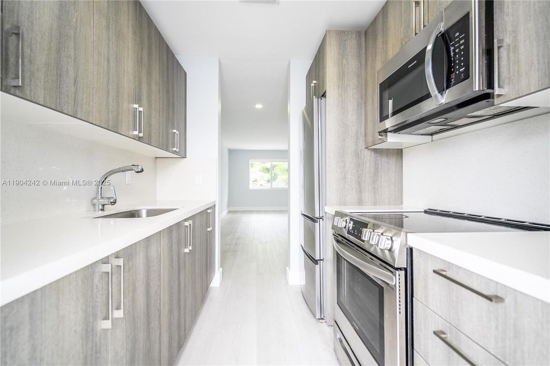 For Rent: $1,975 (1 beds, 1 baths, 610 Square Feet)