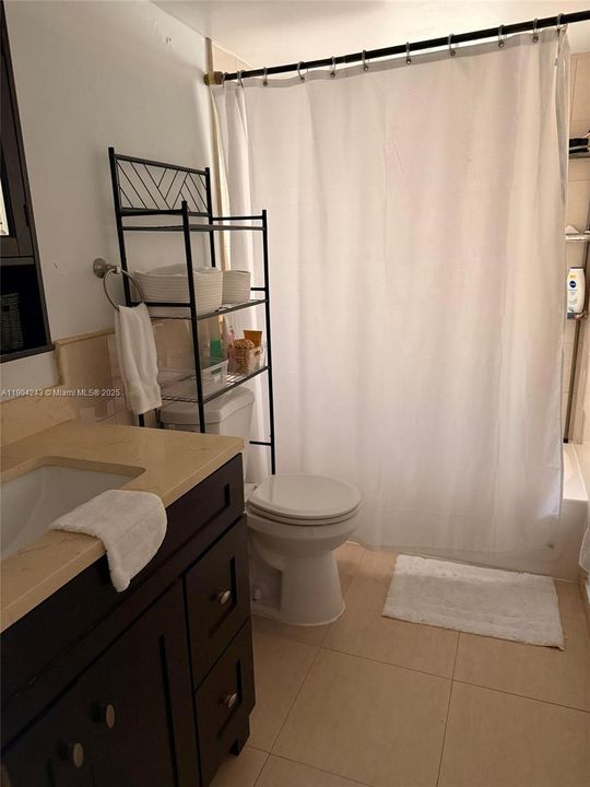 For Rent: $1,900 (2 beds, 1 baths, 928 Square Feet)