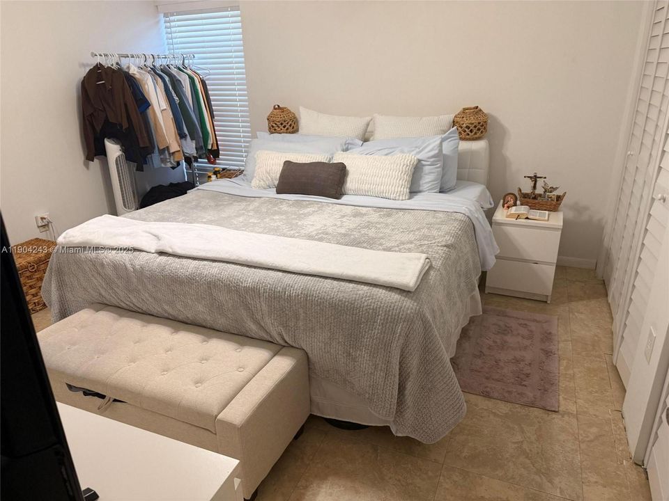 For Rent: $1,900 (2 beds, 1 baths, 928 Square Feet)