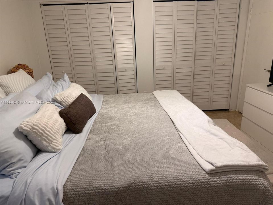 For Rent: $1,900 (2 beds, 1 baths, 928 Square Feet)