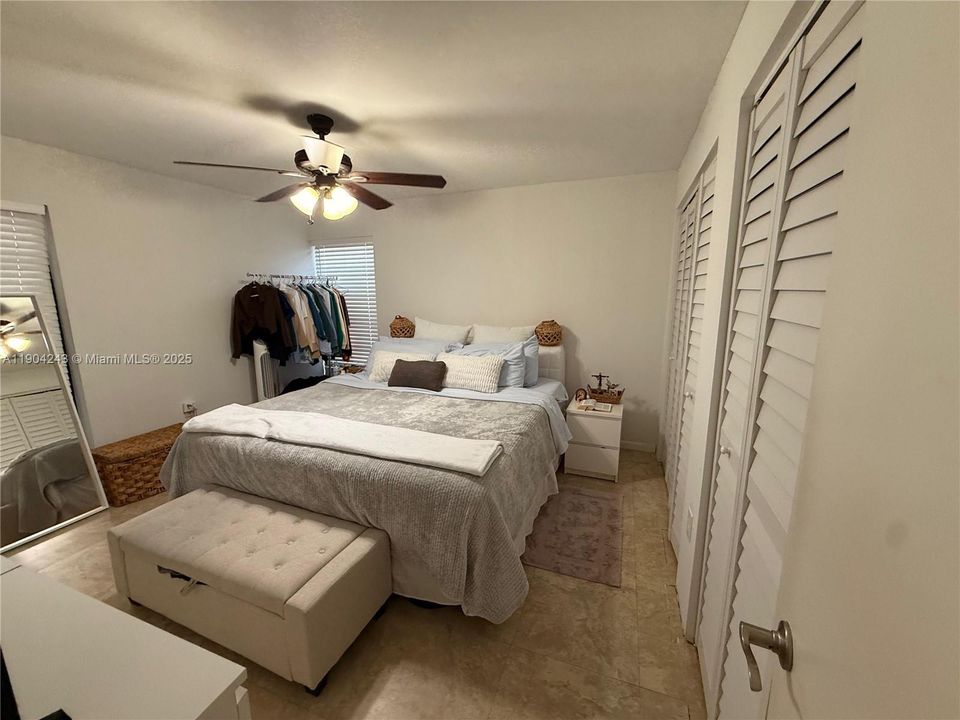 For Rent: $1,900 (2 beds, 1 baths, 928 Square Feet)