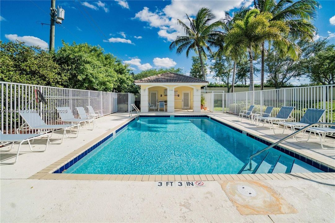 出租: $3,100 (3 贝兹, 2 浴室, 1801 平方英尺)