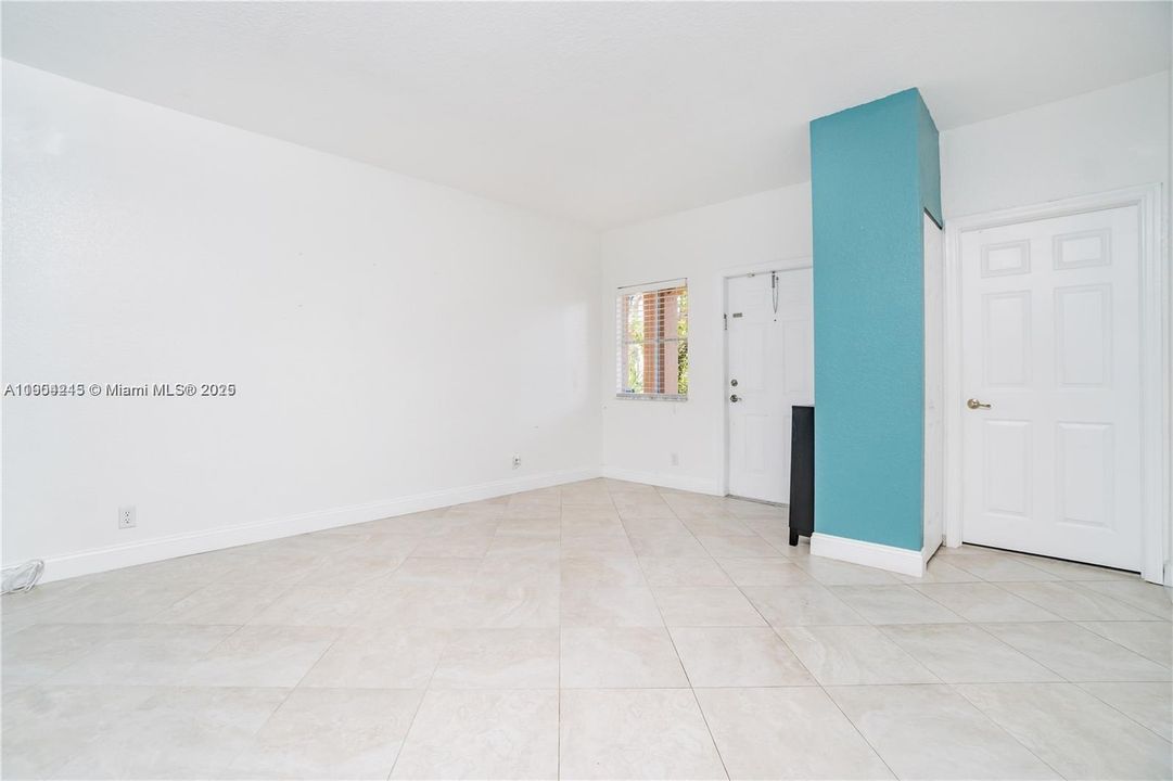 出租: $3,100 (3 贝兹, 2 浴室, 1801 平方英尺)