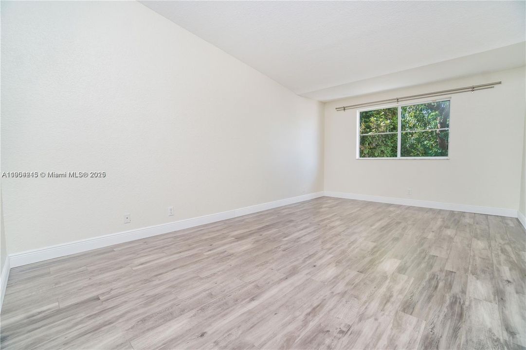 出租: $3,100 (3 贝兹, 2 浴室, 1801 平方英尺)