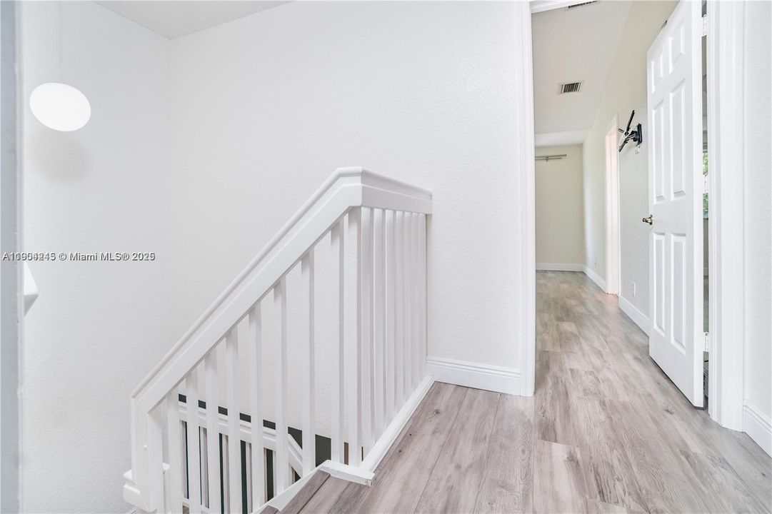 出租: $3,100 (3 贝兹, 2 浴室, 1801 平方英尺)