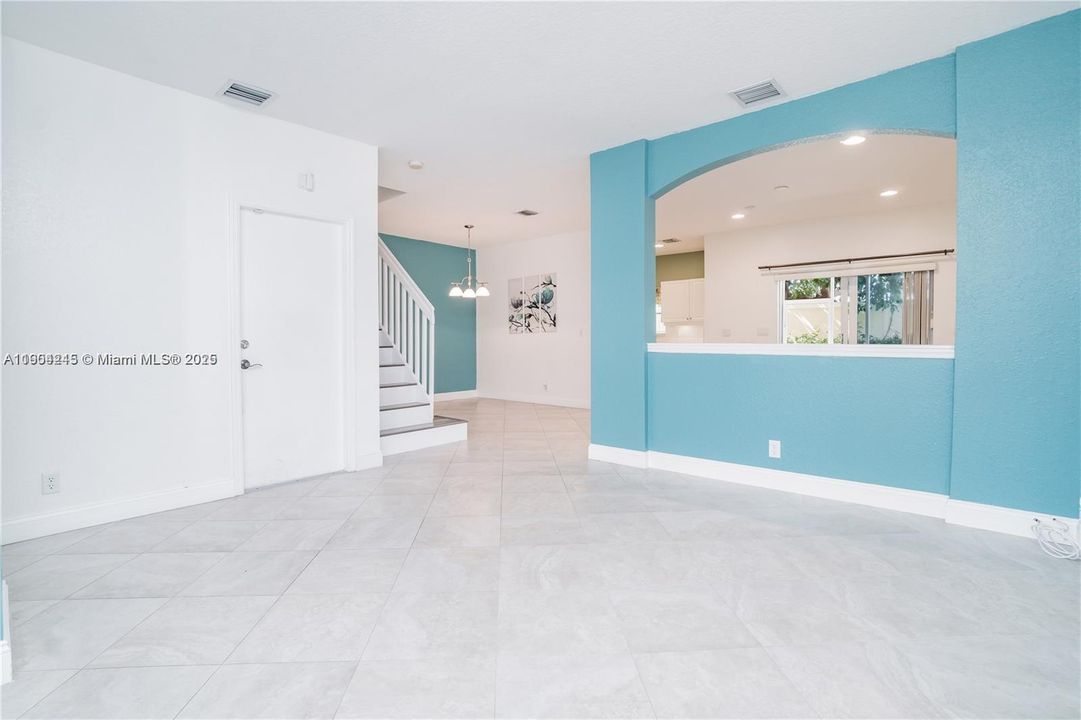 出租: $3,100 (3 贝兹, 2 浴室, 1801 平方英尺)