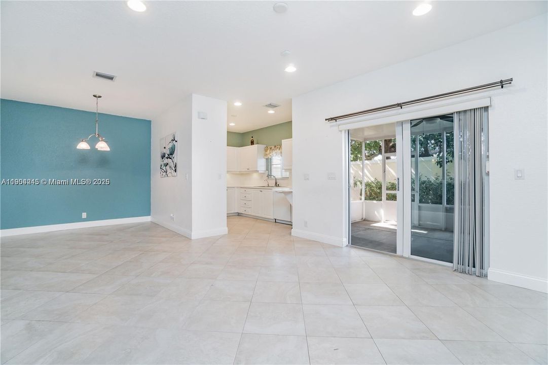 出租: $3,100 (3 贝兹, 2 浴室, 1801 平方英尺)