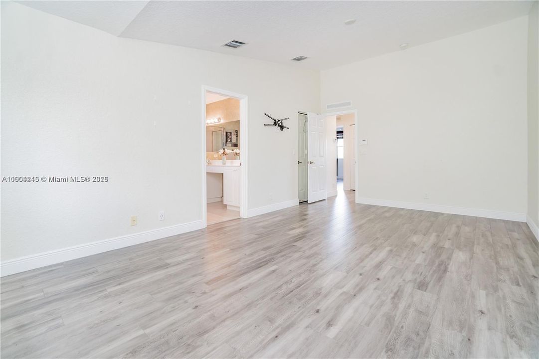 出租: $3,100 (3 贝兹, 2 浴室, 1801 平方英尺)