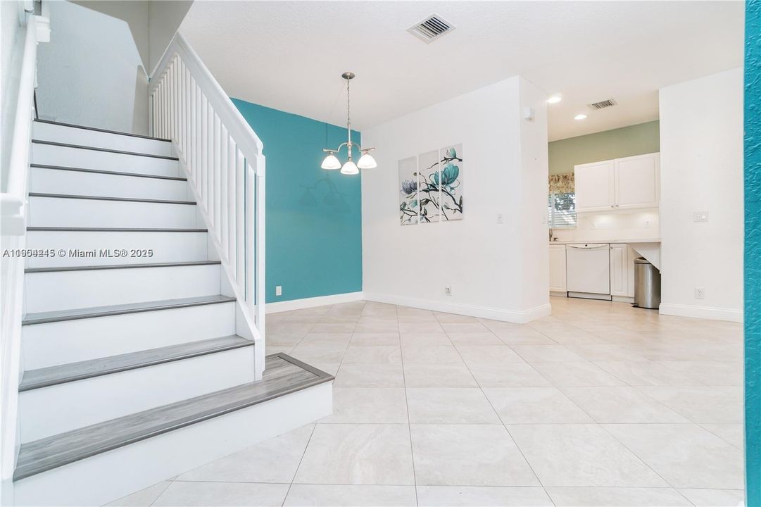 出租: $3,100 (3 贝兹, 2 浴室, 1801 平方英尺)