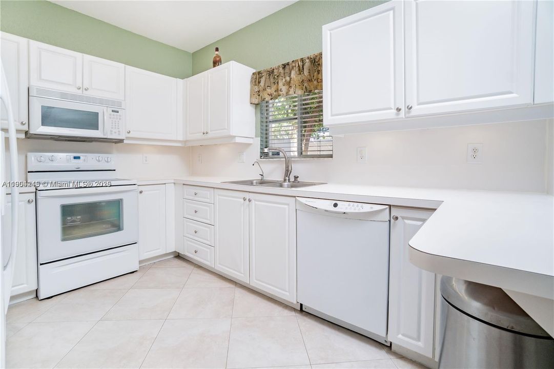 出租: $3,100 (3 贝兹, 2 浴室, 1801 平方英尺)