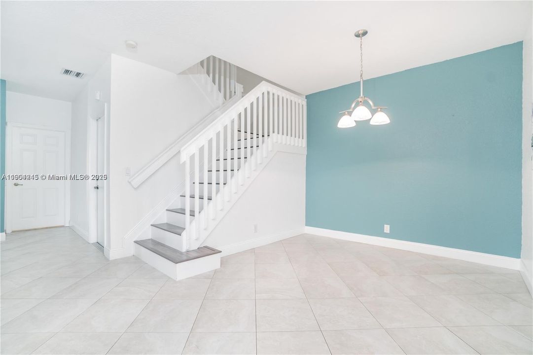 出租: $3,100 (3 贝兹, 2 浴室, 1801 平方英尺)