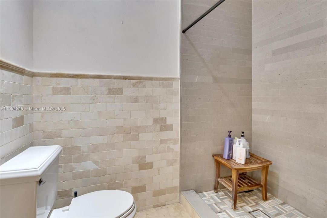 En Venta: $1,350,000 (4 camas, 2 baños, 3625 Pies cuadrados)