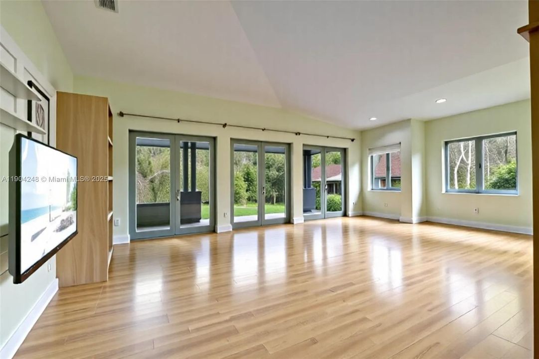 En Venta: $1,350,000 (4 camas, 2 baños, 3625 Pies cuadrados)