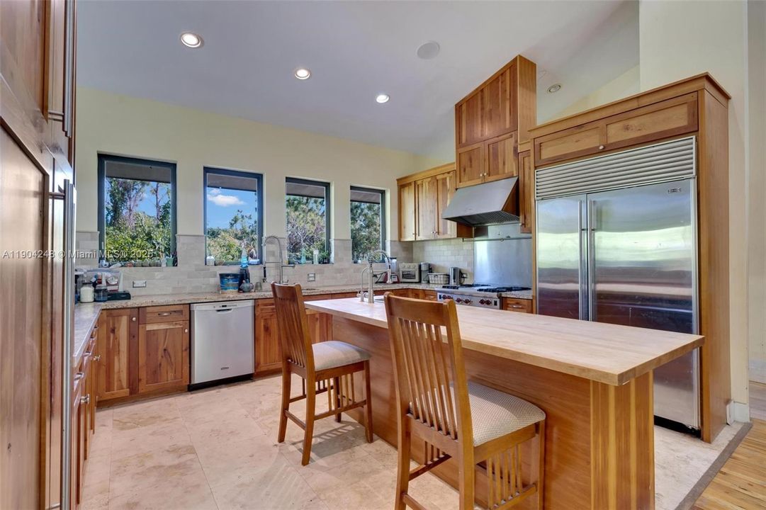 En Venta: $1,350,000 (4 camas, 2 baños, 3625 Pies cuadrados)