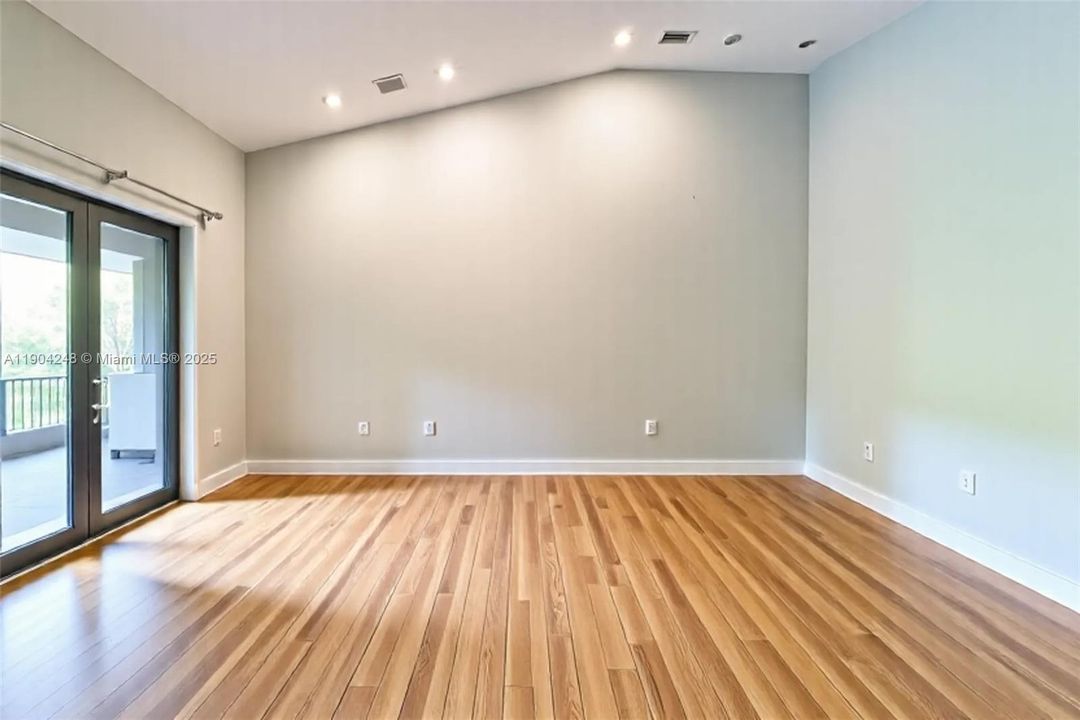 En Venta: $1,350,000 (4 camas, 2 baños, 3625 Pies cuadrados)