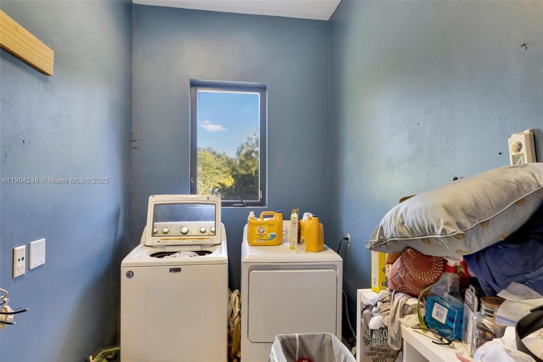 En Venta: $1,350,000 (4 camas, 2 baños, 3625 Pies cuadrados)