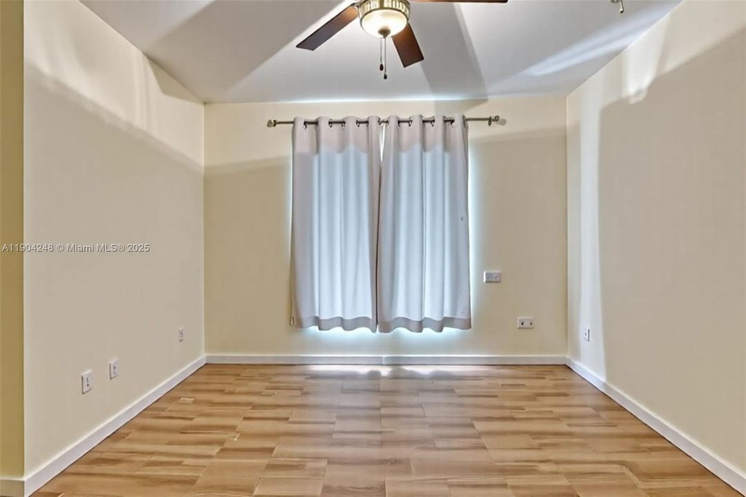 En Venta: $1,350,000 (4 camas, 2 baños, 3625 Pies cuadrados)