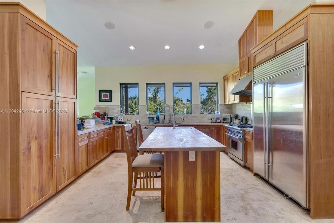 En Venta: $1,350,000 (4 camas, 2 baños, 3625 Pies cuadrados)