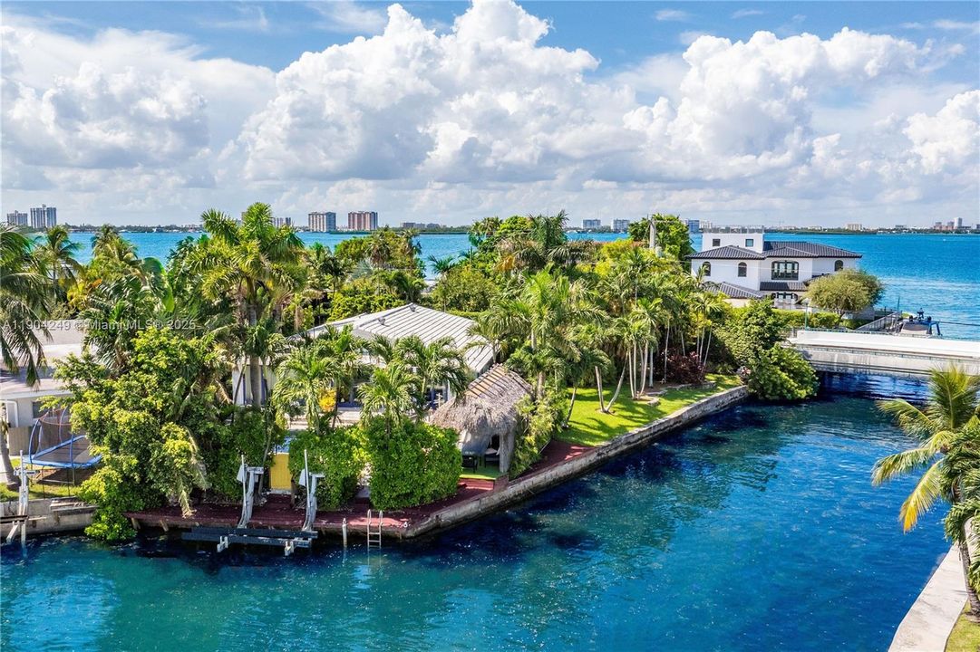 For Rent: $17,500 (3 beds, 2 baths, 2680 Square Feet)