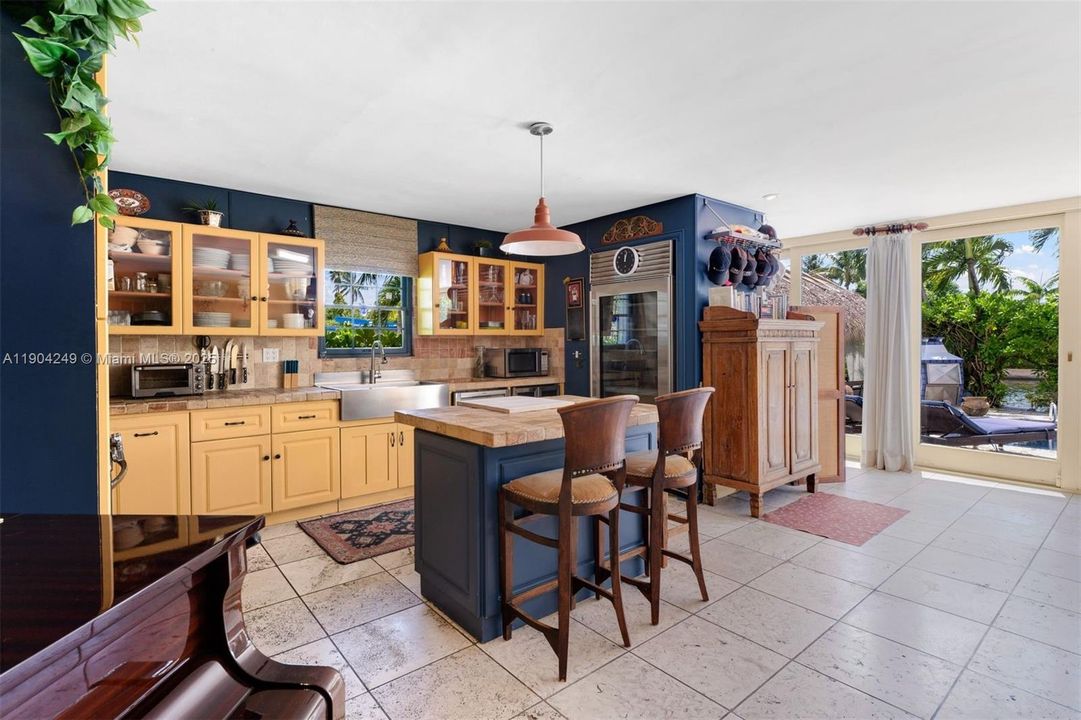 For Rent: $17,500 (3 beds, 2 baths, 2680 Square Feet)