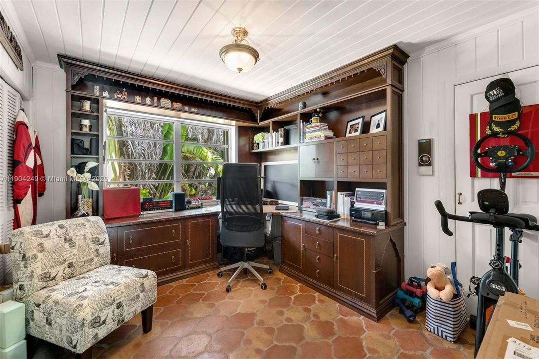 For Rent: $17,500 (3 beds, 2 baths, 2680 Square Feet)