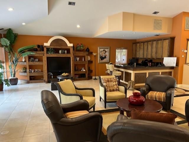 For Rent: $1,590 (1 beds, 1 baths, 615 Square Feet)