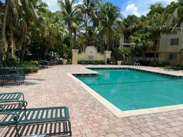 For Rent: $1,590 (1 beds, 1 baths, 615 Square Feet)